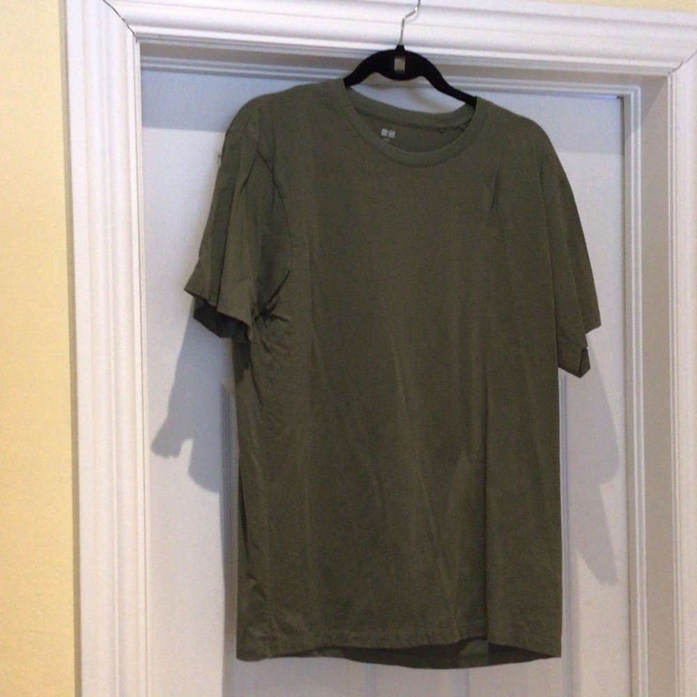 Uniqlo Supima  Men's Short Sleeve Crewneck T-Shirt in Olive Green